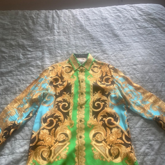 Versace - Picture 2 of 6